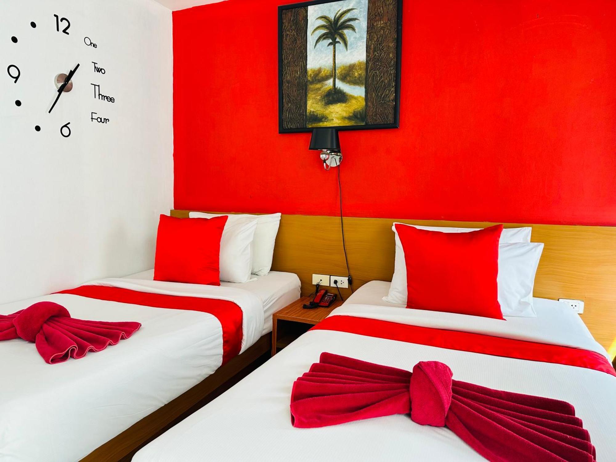 Pj Patong Resortel Luaran gambar