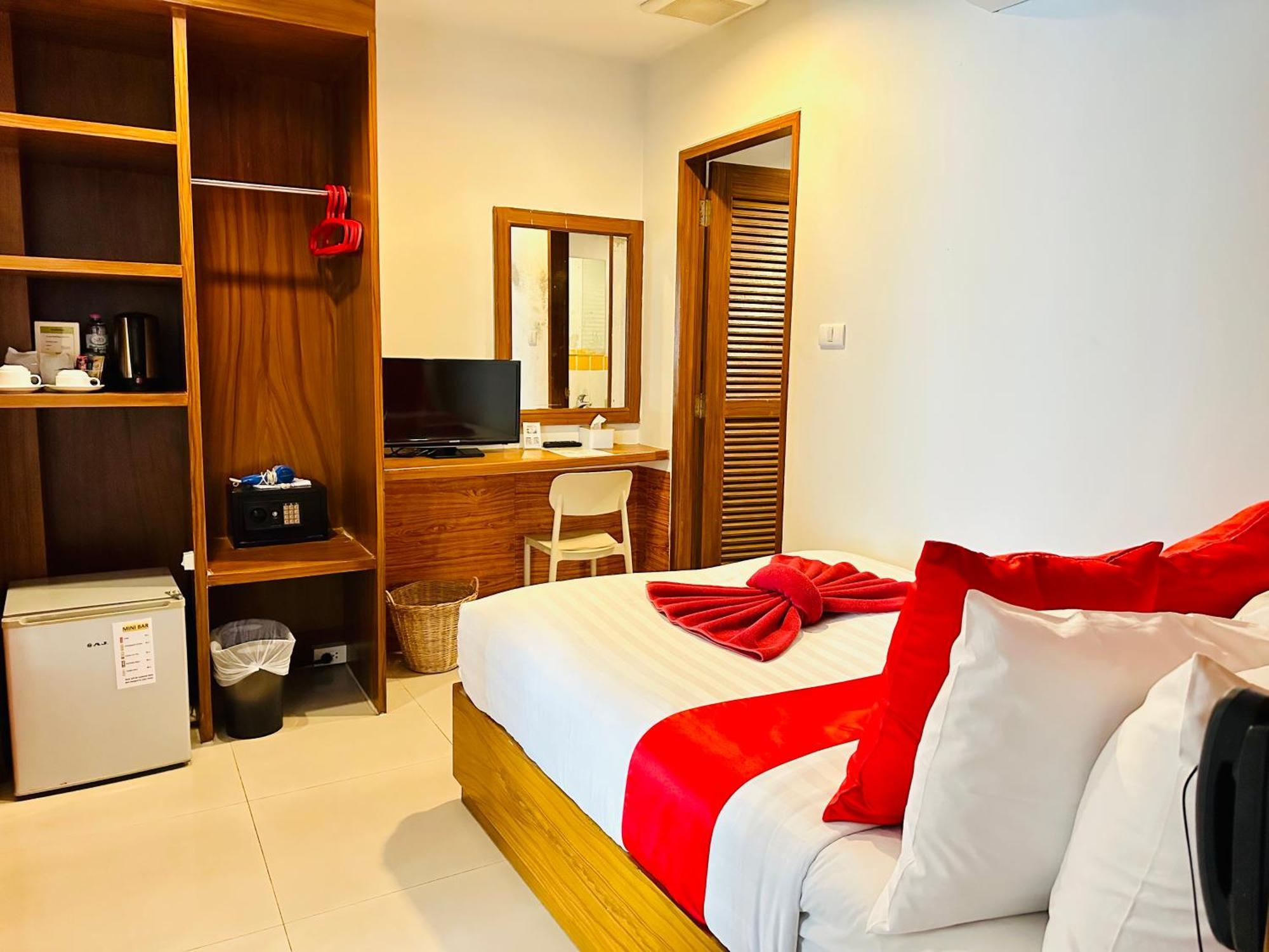 Pj Patong Resortel Luaran gambar