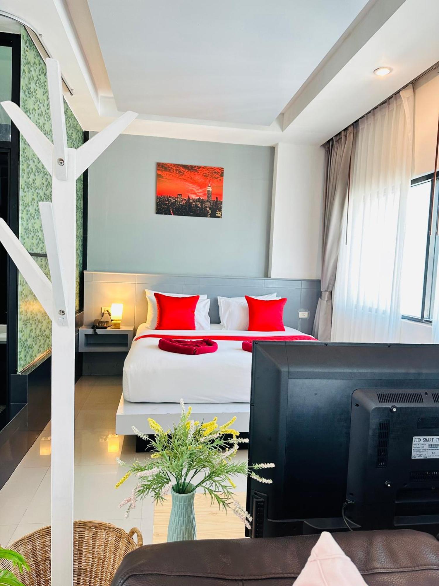 Pj Patong Resortel Luaran gambar