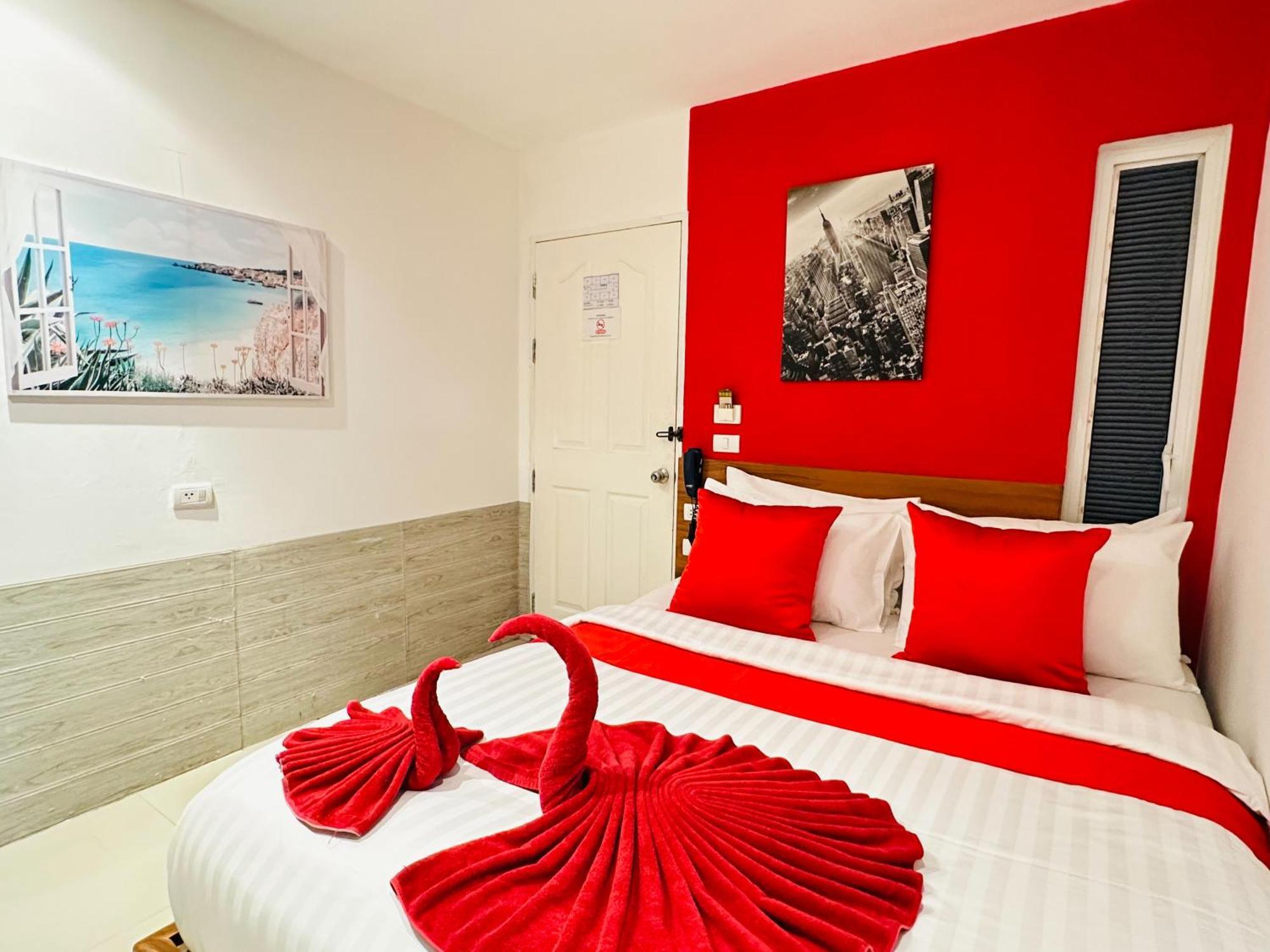 Pj Patong Resortel Luaran gambar