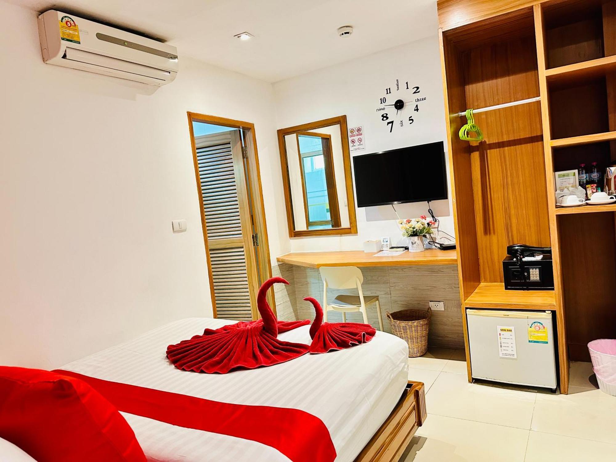 Pj Patong Resortel Luaran gambar